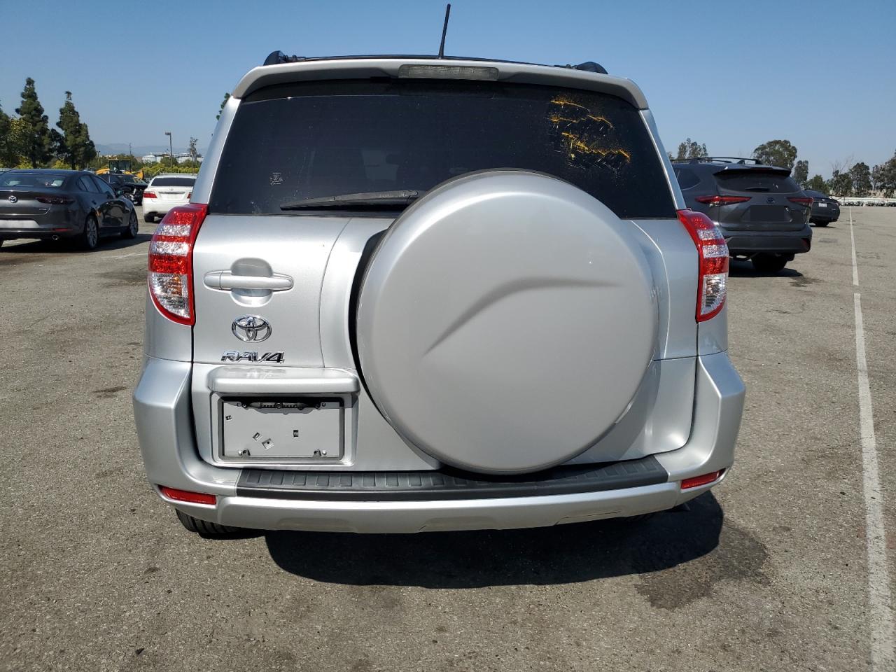 JTMKF4DV4B5042598 2011 Toyota Rav4