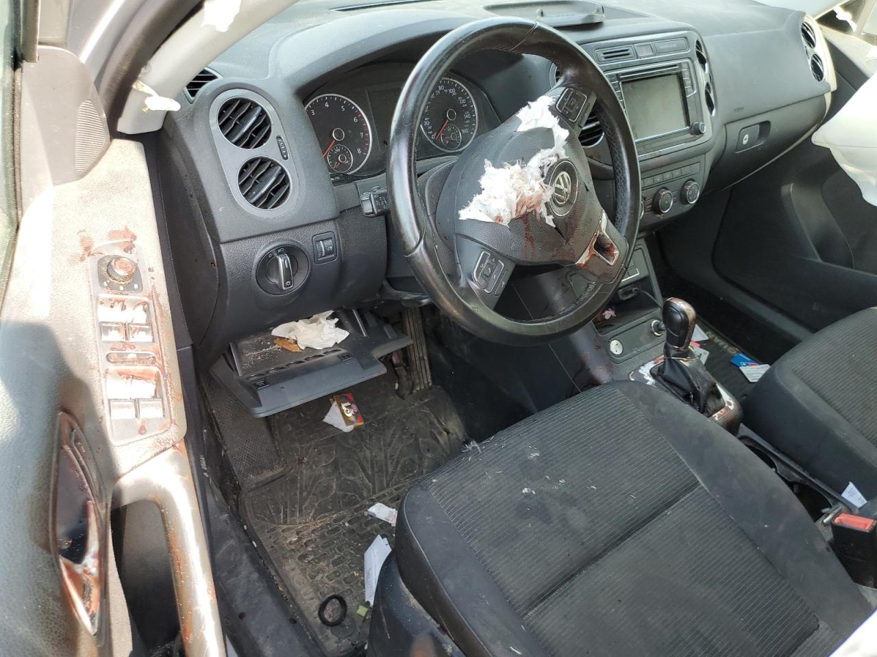 WVGBV7AX8JK003843 2018 Volkswagen Tiguan Limited