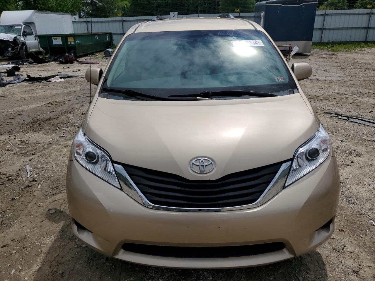 5TDKK3DC1BS022145 2011 Toyota Sienna Le