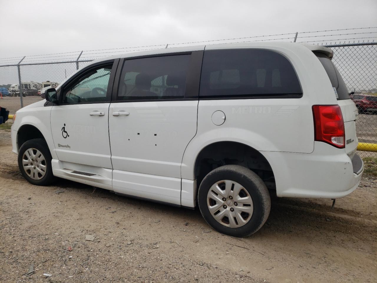 2C4RDGBG5JR135125 2018 Dodge Grand Caravan Se