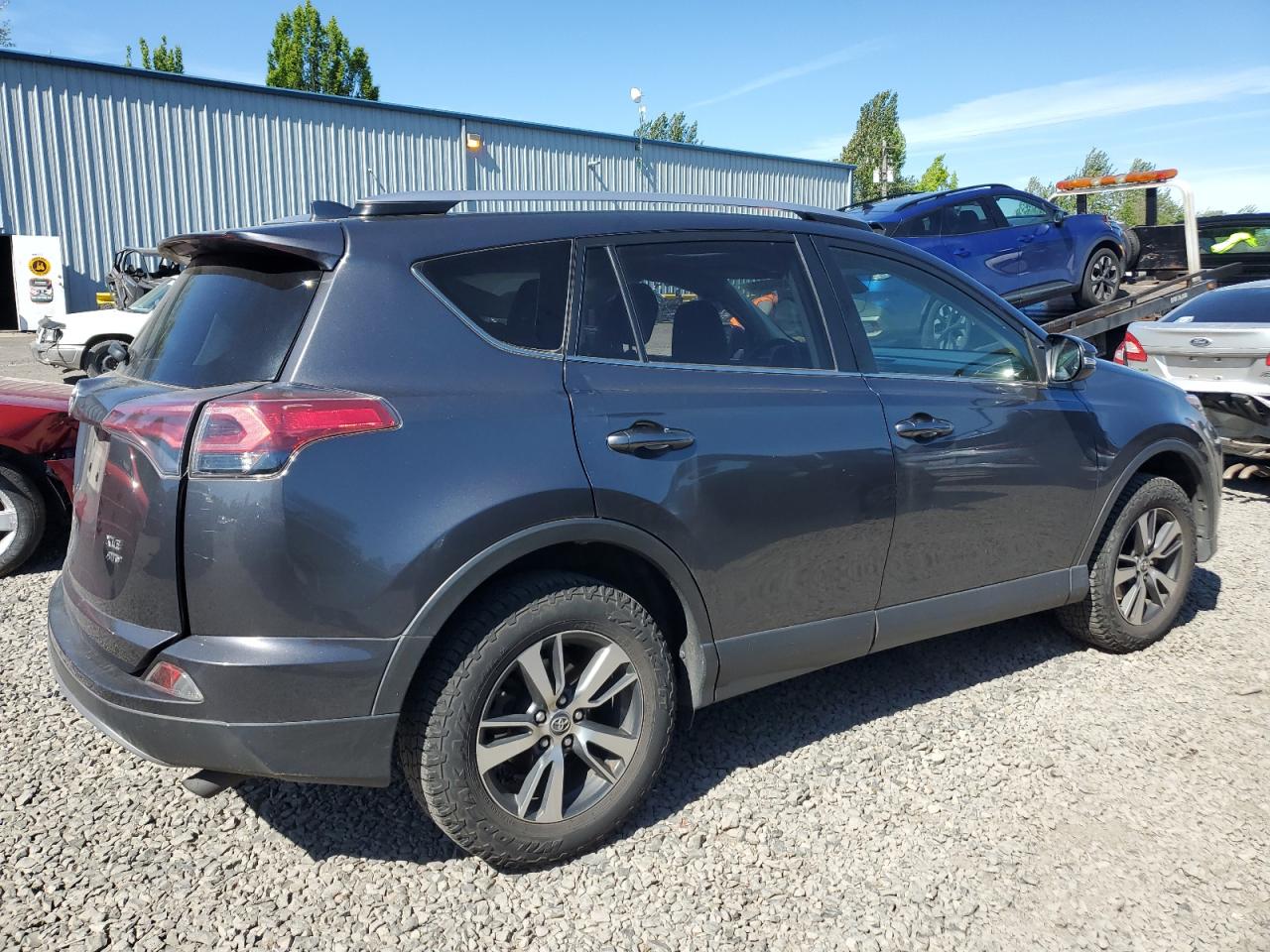 JTMRFREV5HJ169774 2017 Toyota Rav4 Xle