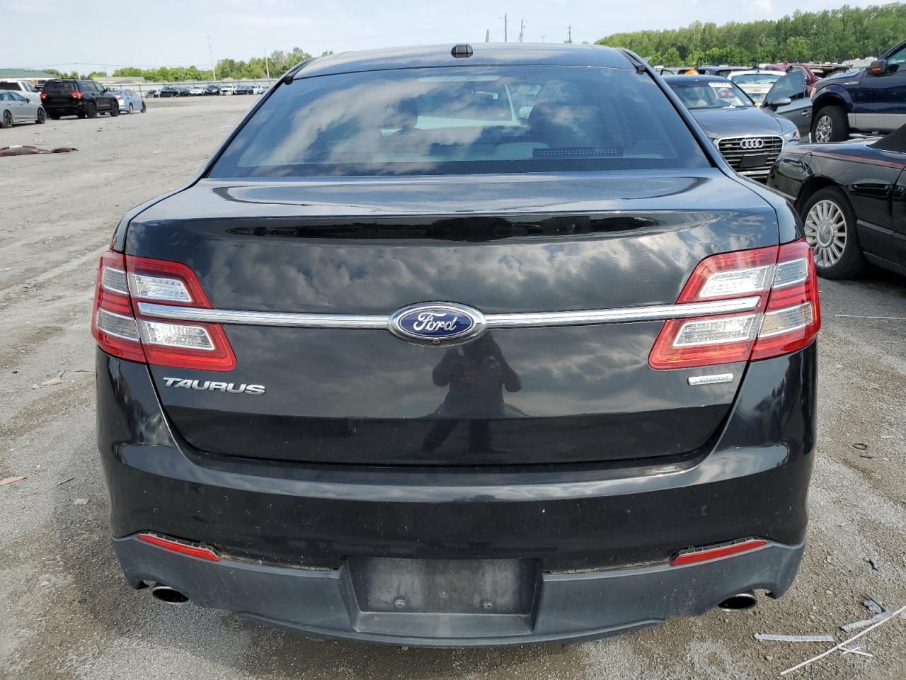 1FAHP2D9XFG119795 2015 Ford Taurus Se