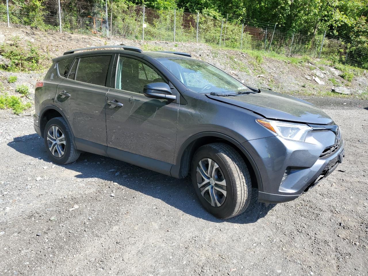 2T3BFREV8JW854568 2018 Toyota Rav4 Le