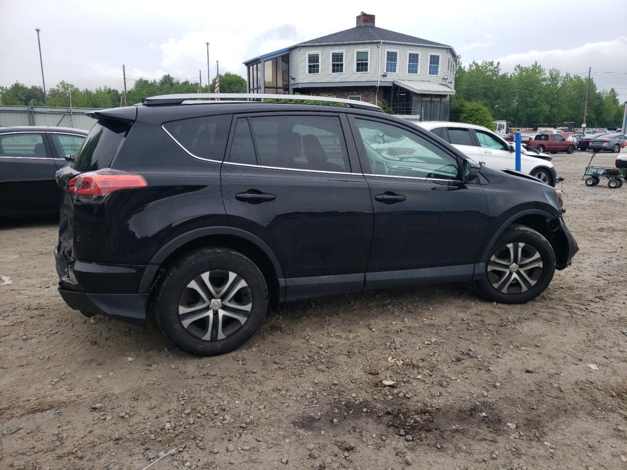 2T3BFREV2HW582187 2017 Toyota Rav4 Le