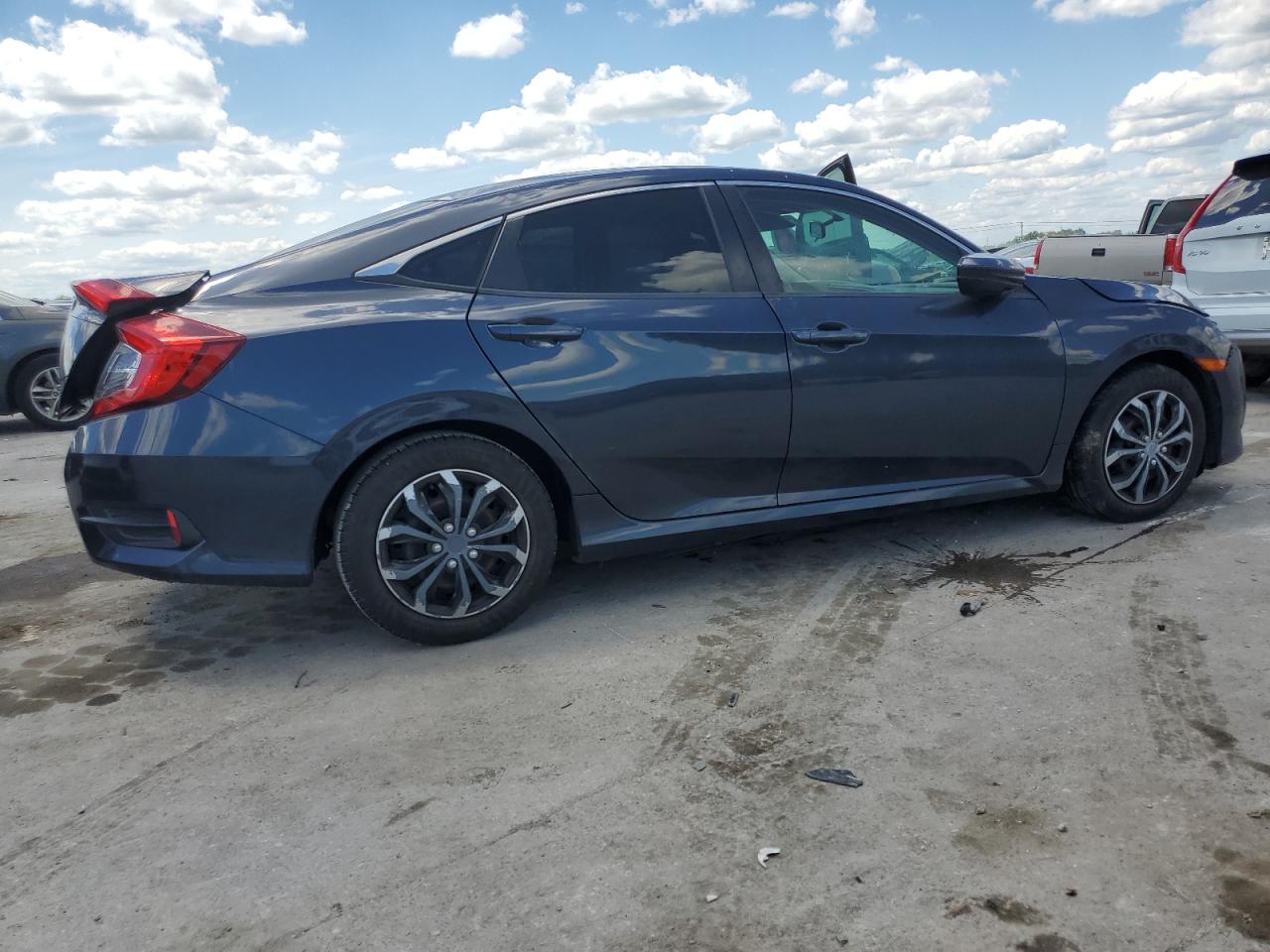 2018 Honda Civic Lx vin: 19XFC2F57JE019265