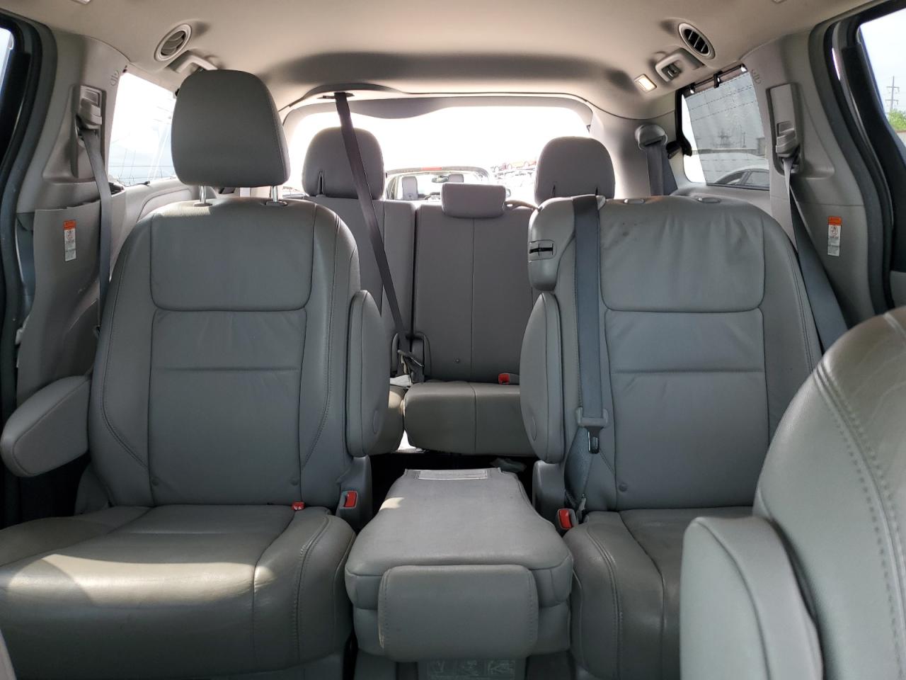 5TDYK3DC3GS742810 2016 Toyota Sienna Xle