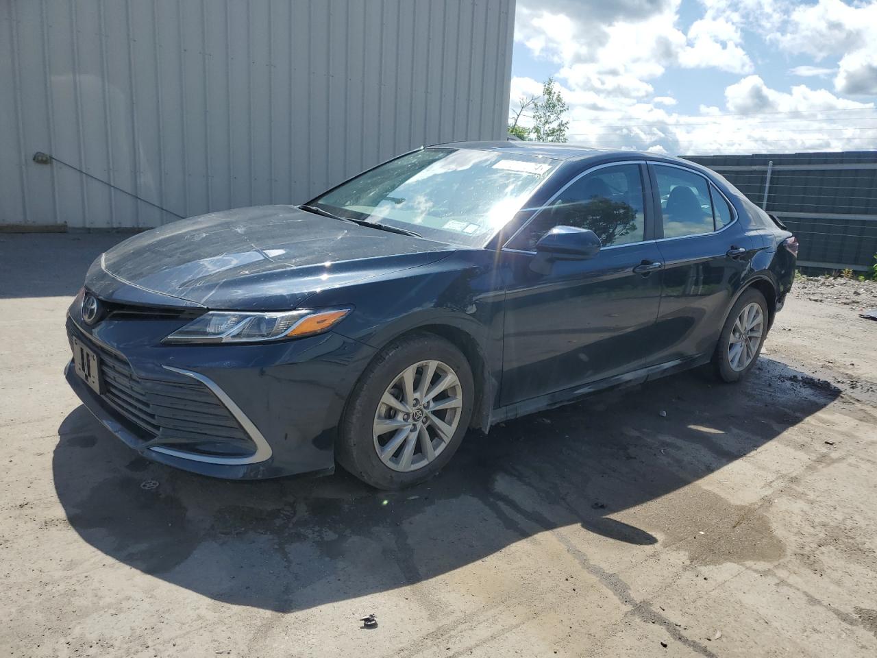 2021 Toyota Camry Le vin: 4T1C11BK3MU026827