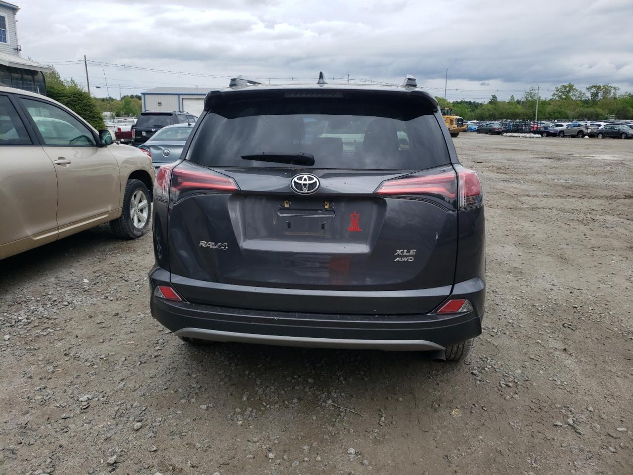 2T3RFREV5HW678460 2017 Toyota Rav4 Xle