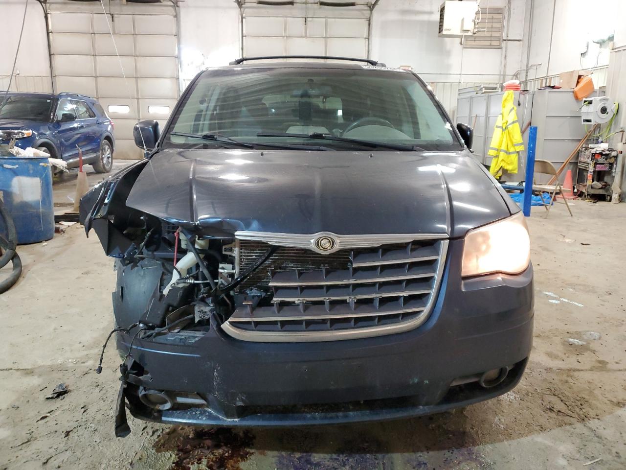 2A8HR54P78R664237 2008 Chrysler Town & Country Touring