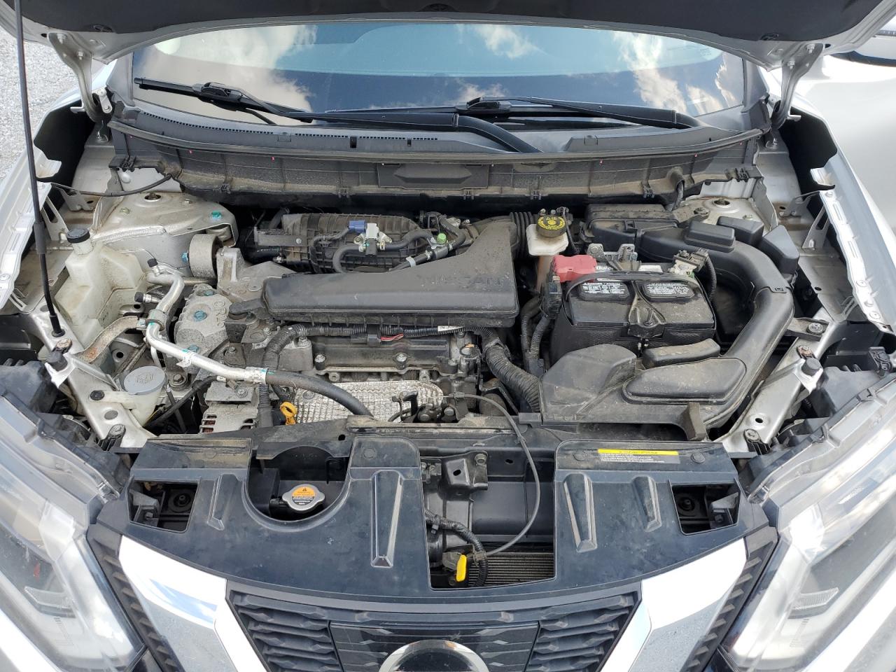 KNMAT2MT7HP611108 NISSAN ROGUE 2017