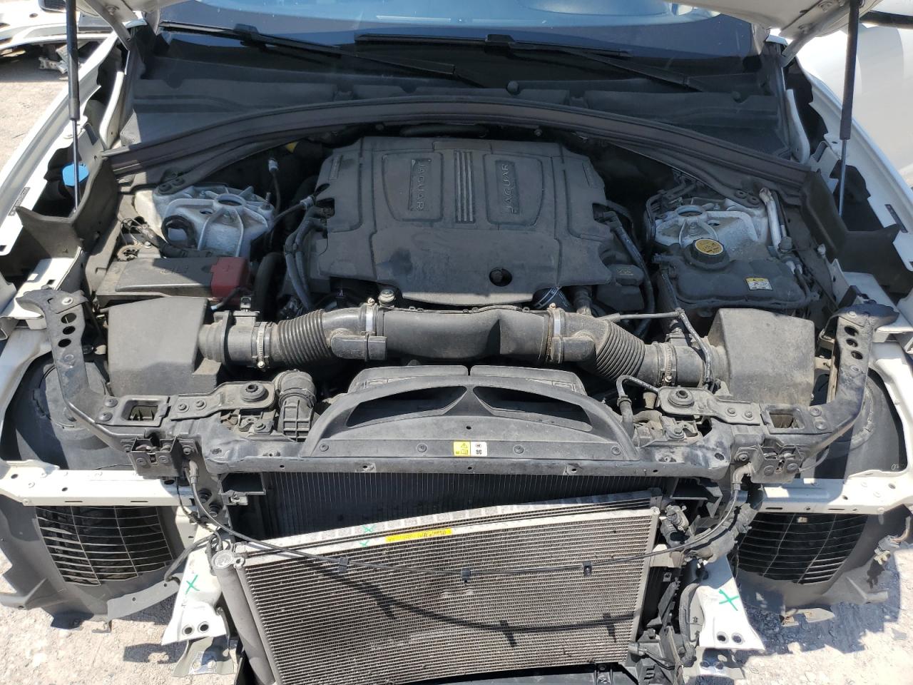 SADCJ2BV5HA493943 2017 Jaguar F-Pace Premium