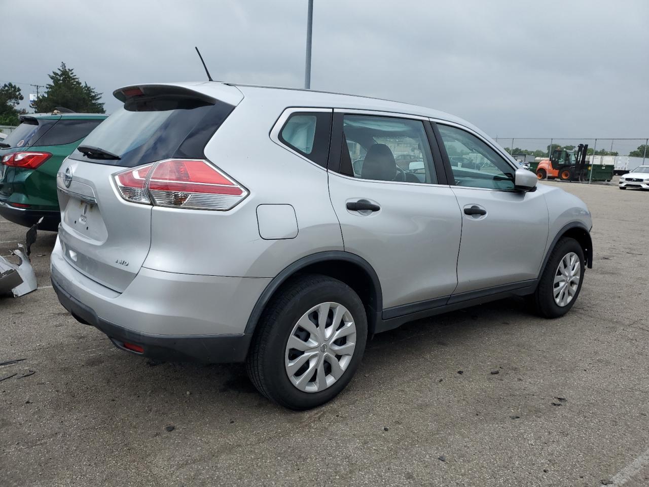 KNMAT2MV1GP695135 NISSAN ROGUE 2016