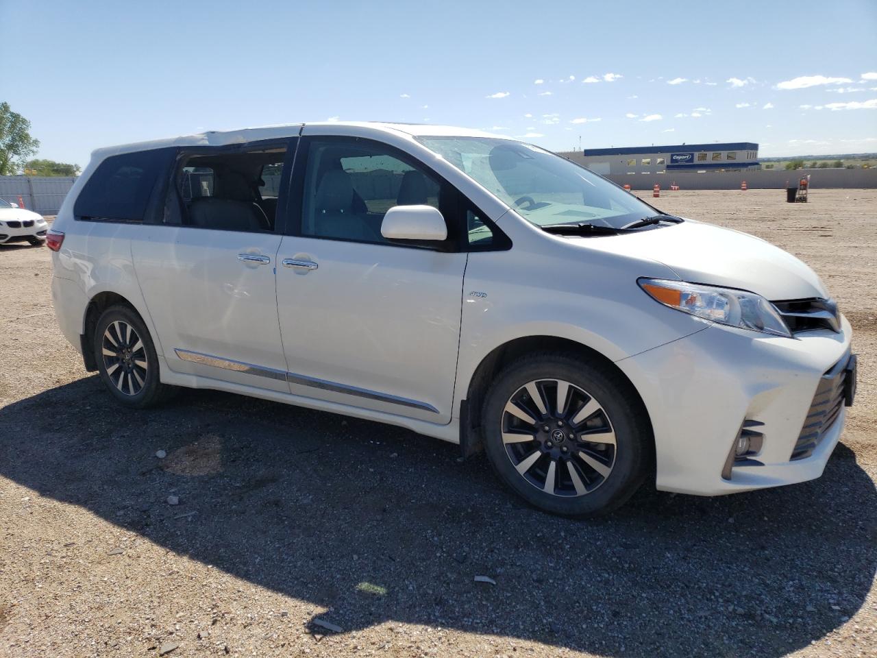 5TDDZ3DC8JS198595 2018 Toyota Sienna Xle