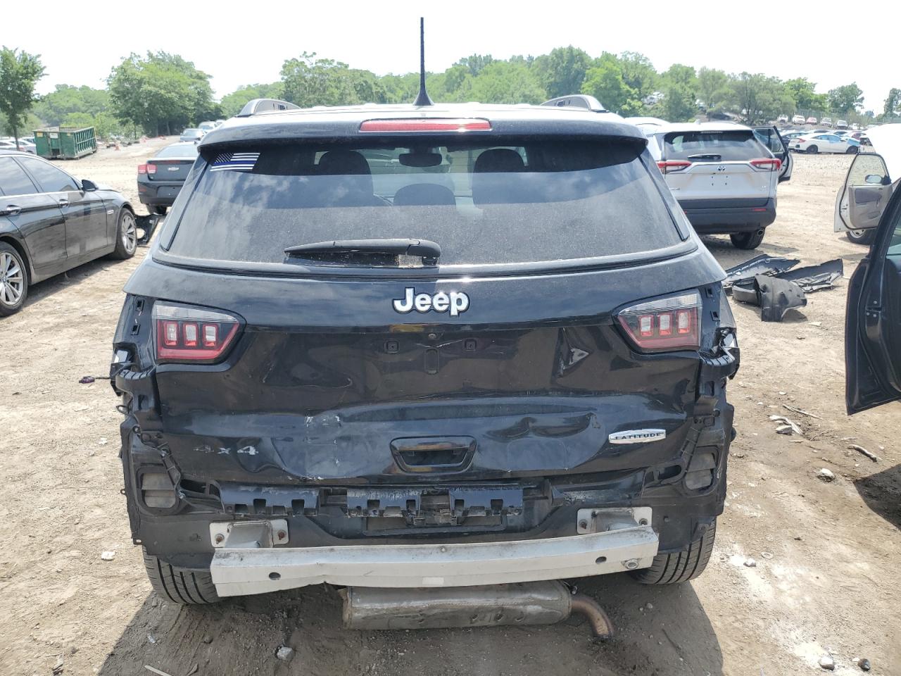 3C4NJDBB2JT256945 2018 Jeep Compass Latitude