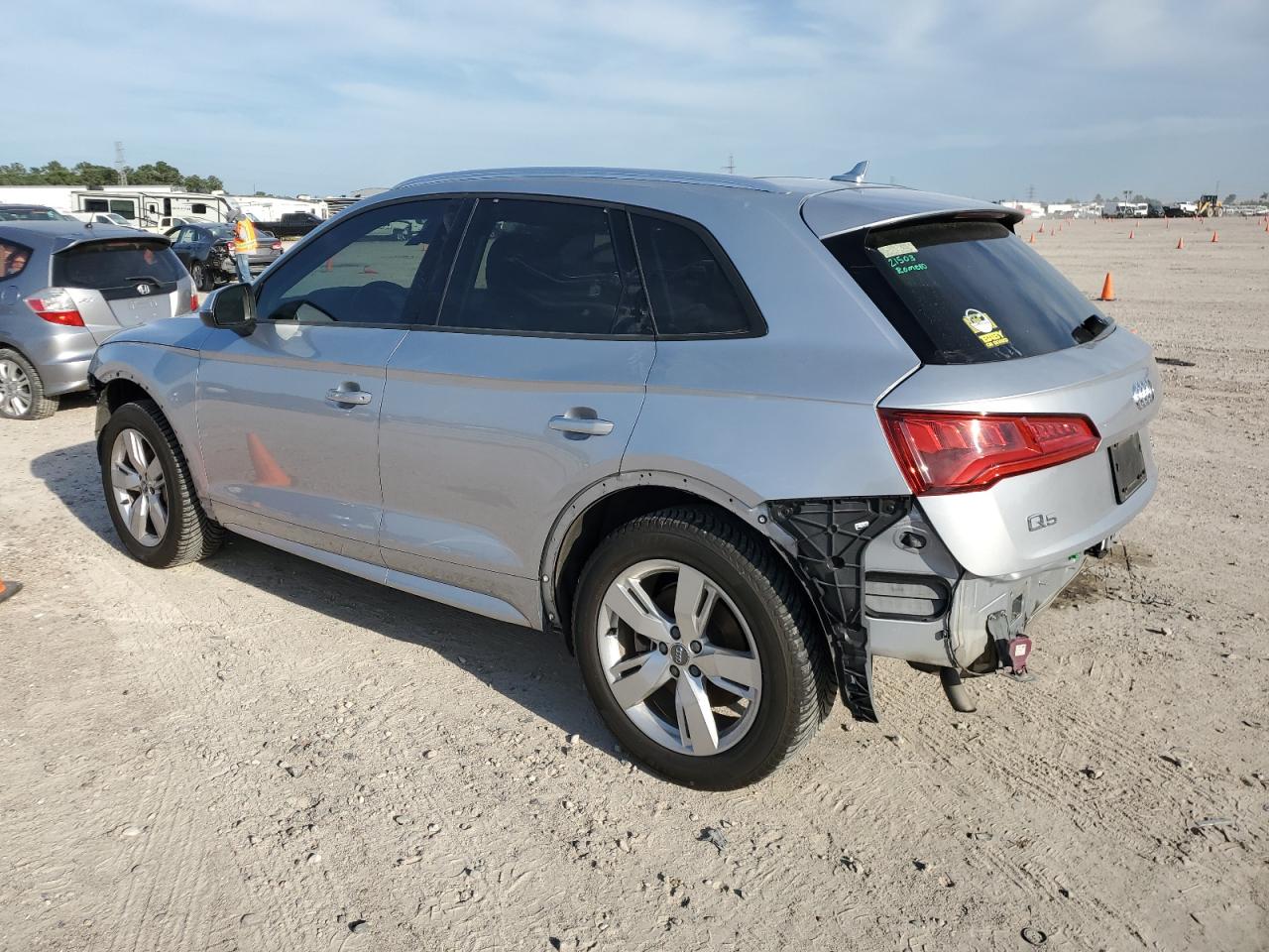 WA1ANAFY9J2004802 2018 Audi Q5 Premium