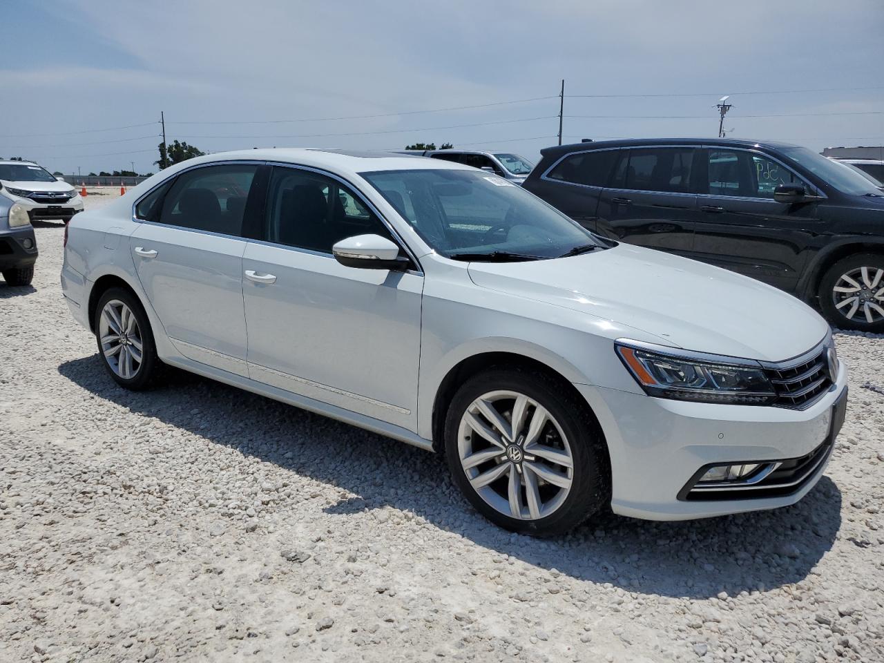 1VWHM7A31HC047957 2017 Volkswagen Passat Se