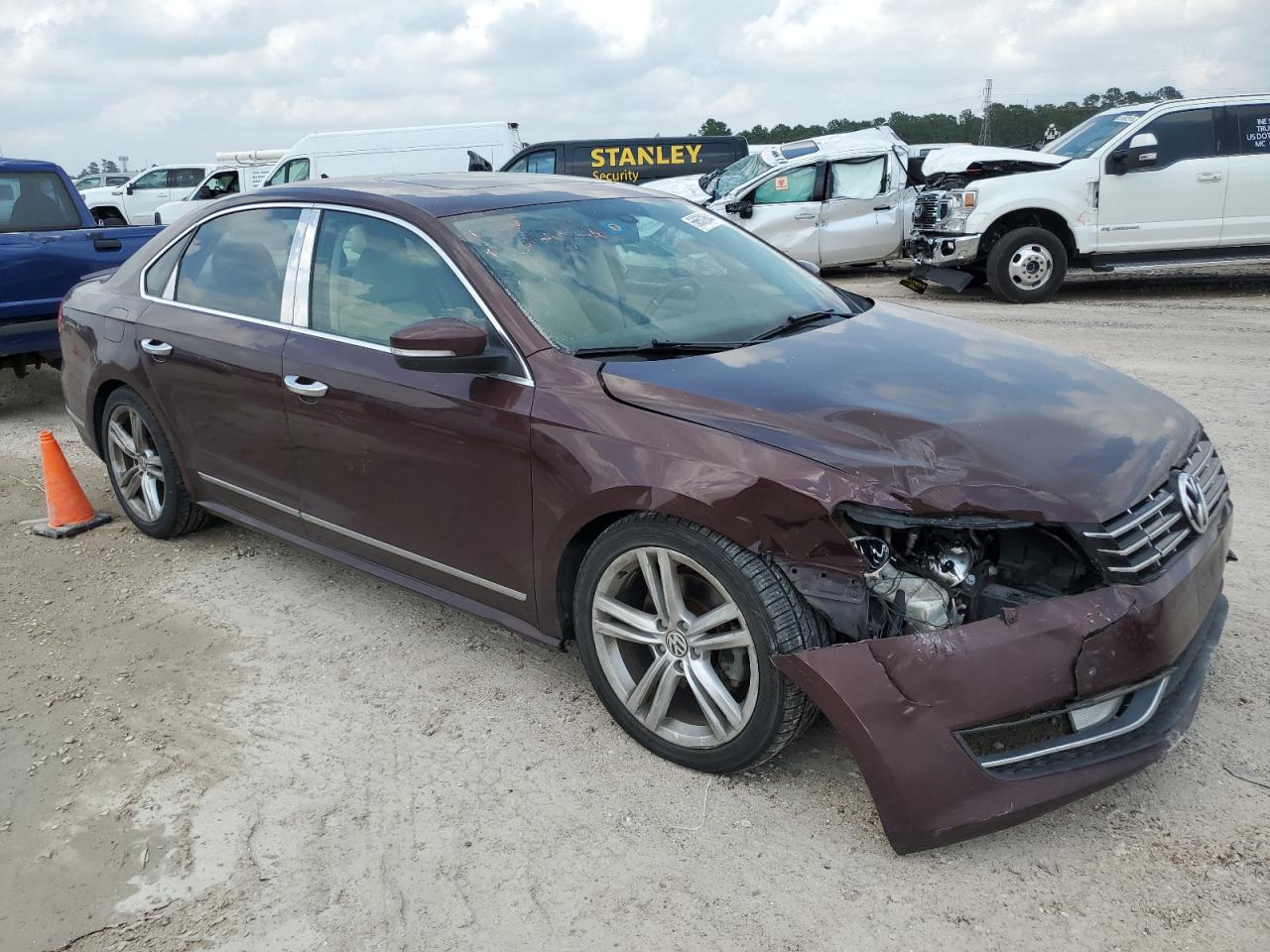 1VWBN7A30DC002716 2013 Volkswagen Passat Se