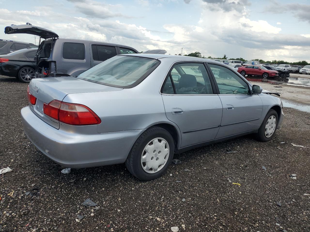 1HGCG5640YA101885 2000 Honda Accord Lx