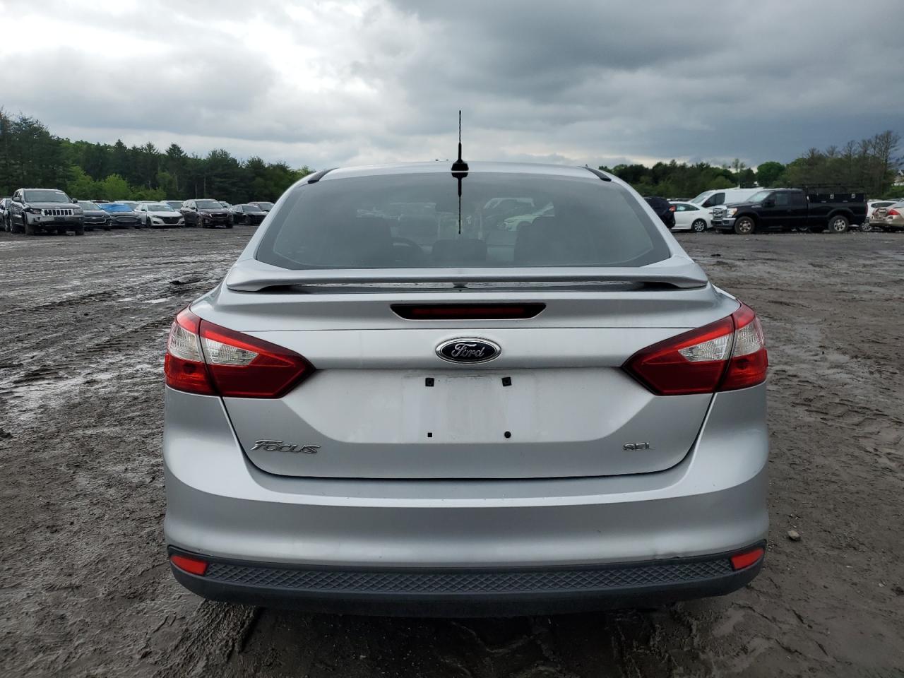 1FAHP3H27CL176235 2012 Ford Focus Sel