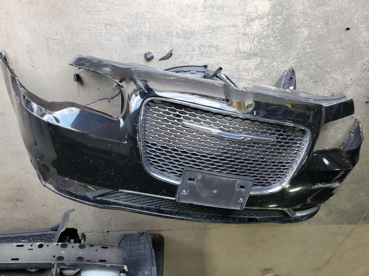 2C3CCAKG6HH565580 2017 Chrysler 300C