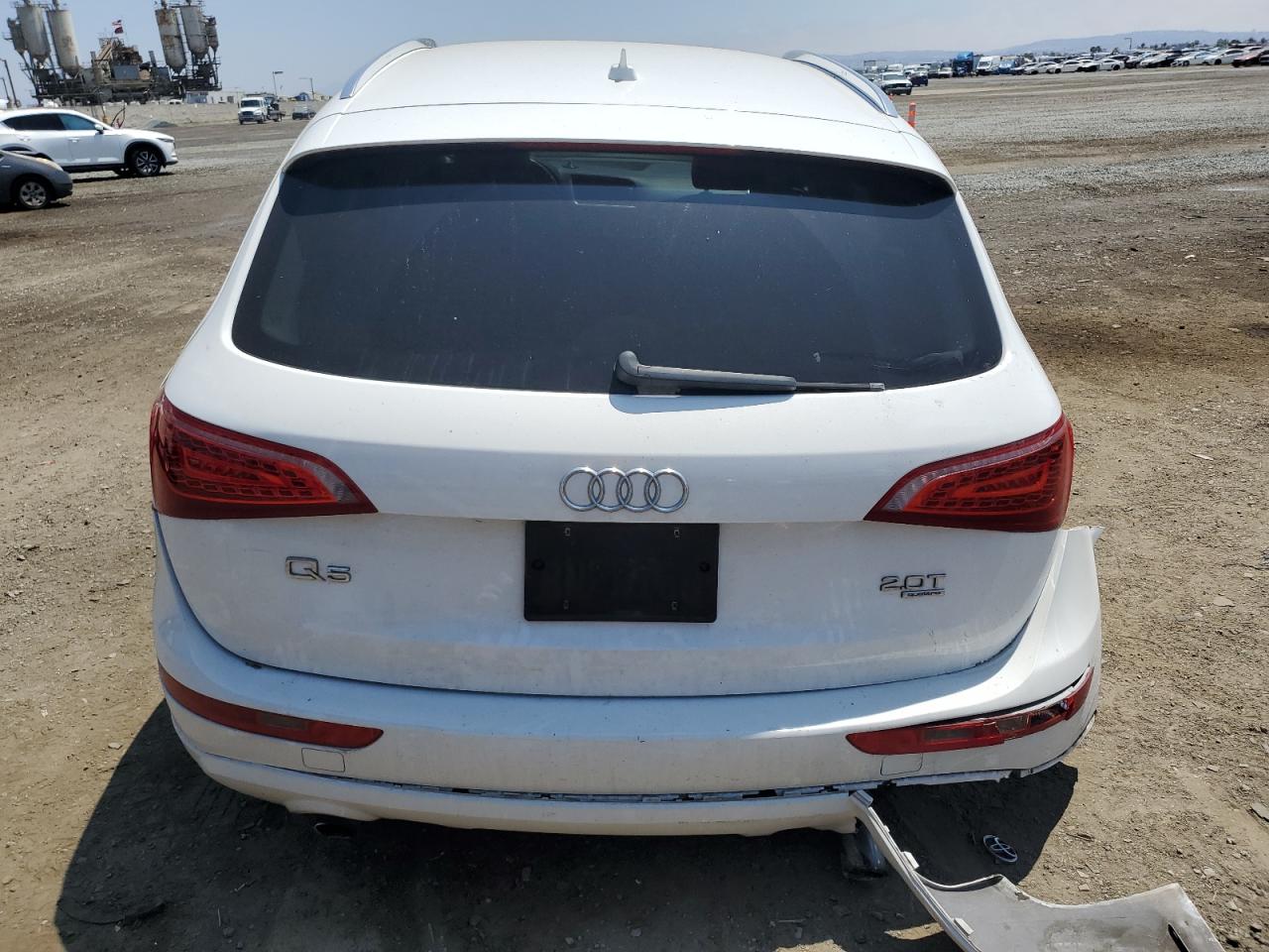 WA1CFAFPXBA066701 2011 Audi Q5 Premium