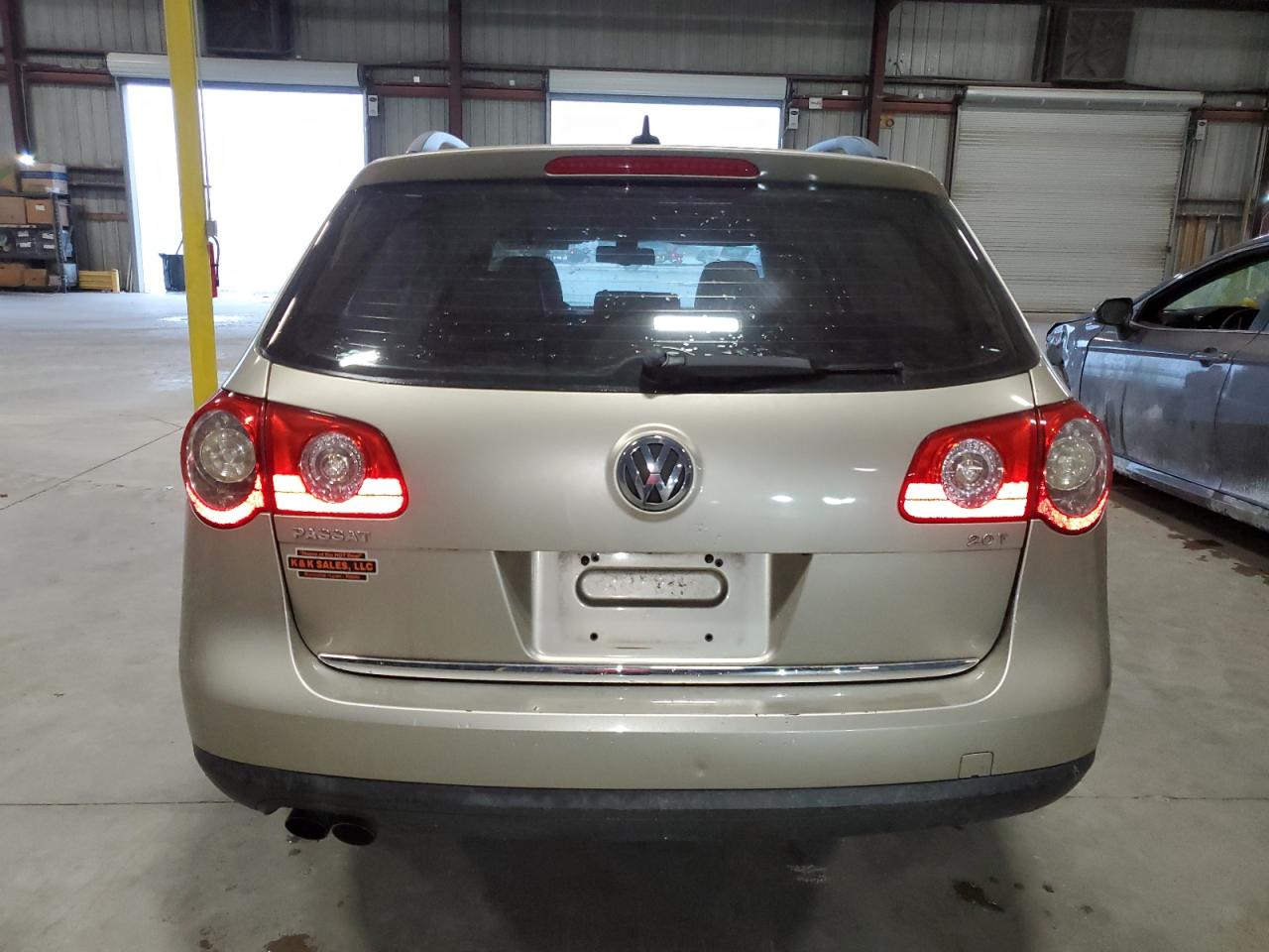 WVWTK73C47E049124 2007 Volkswagen Passat 2.0T Wagon Luxury