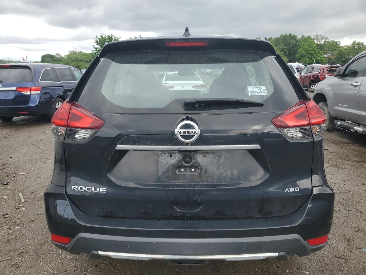 2017 Nissan Rogue S vin: KNMAT2MV7HP506294