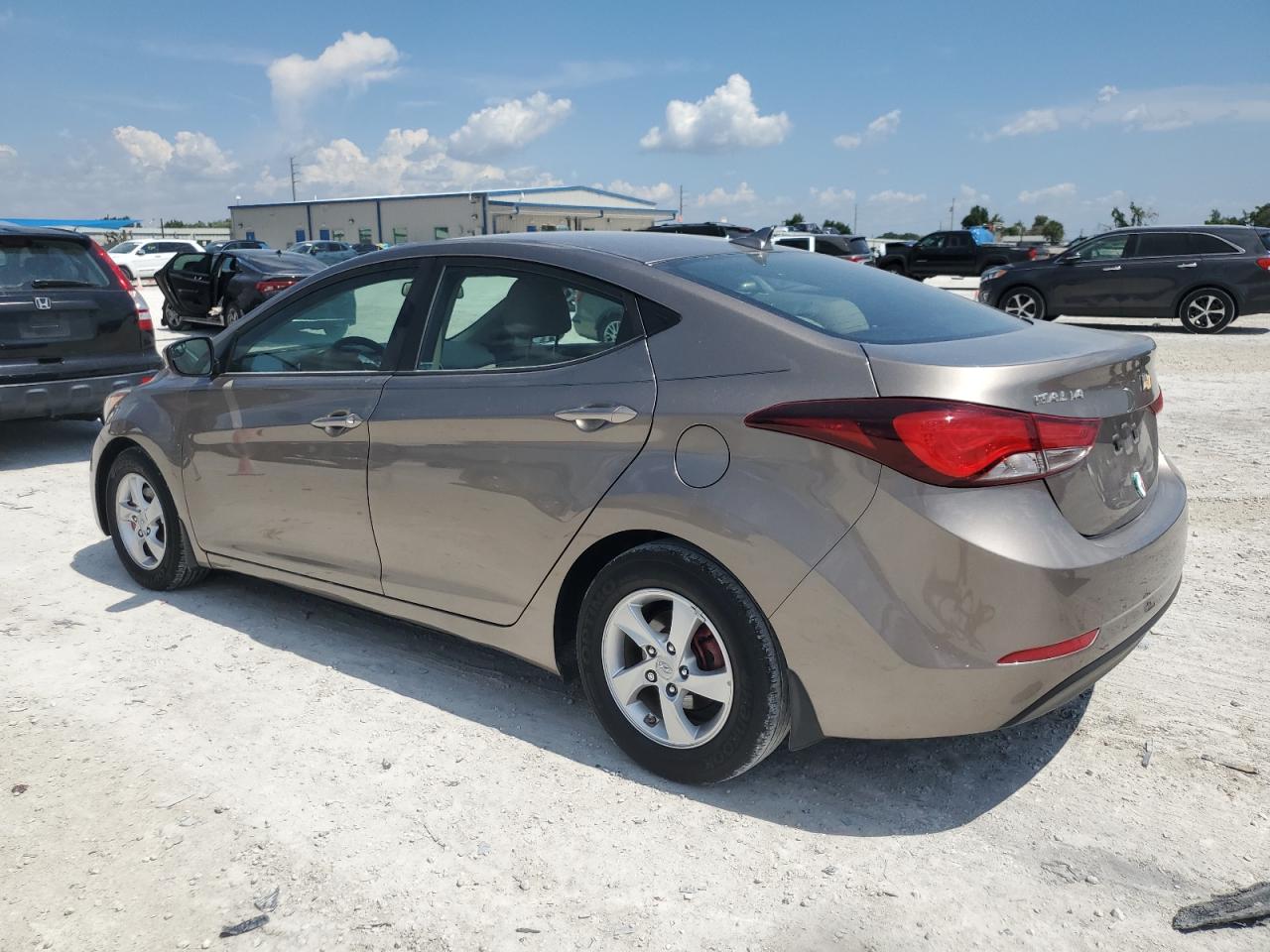 5NPDH4AE4FH607557 2015 Hyundai Elantra Se