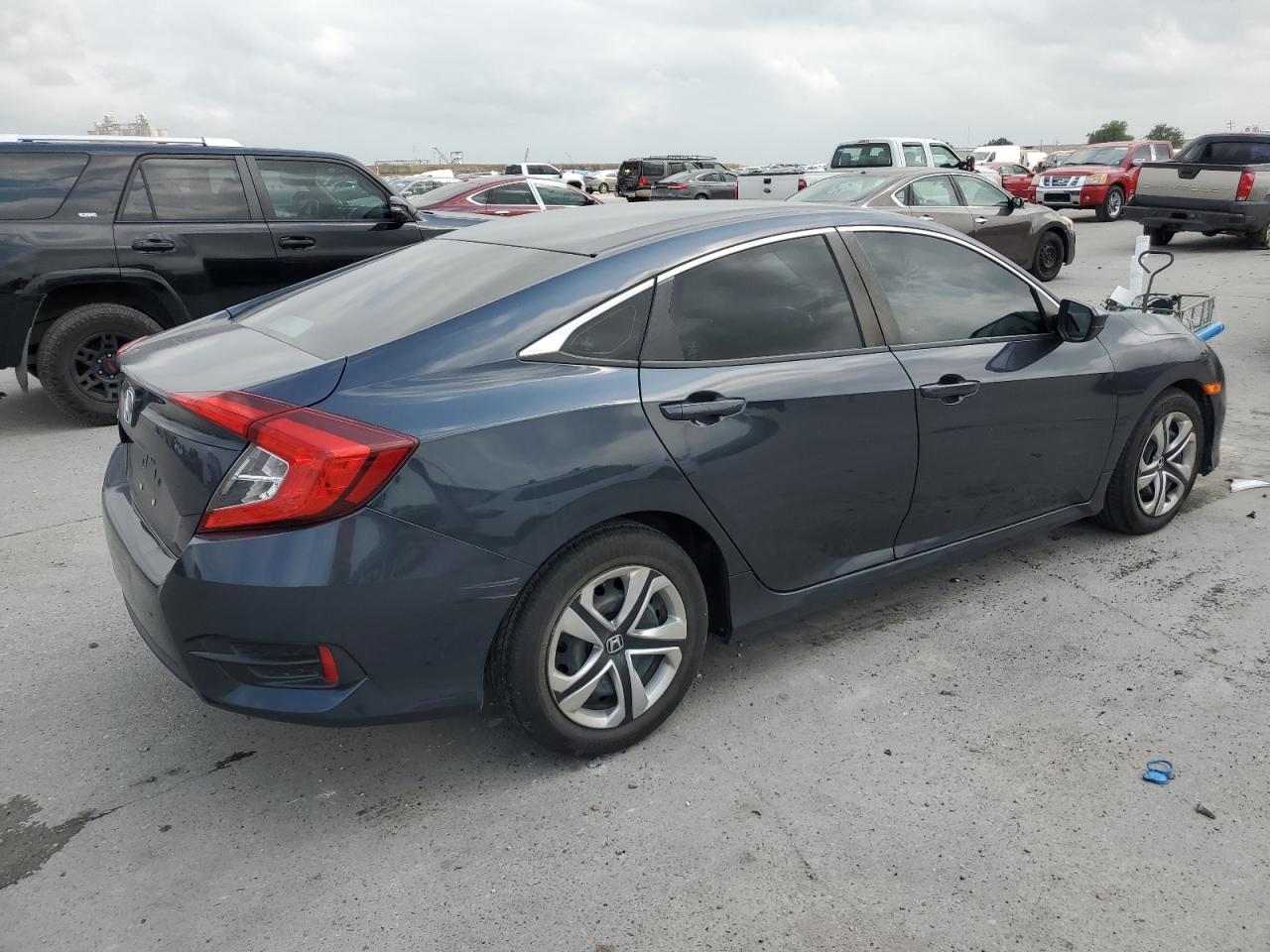 2HGFC2F5XJH533262 2018 Honda Civic Lx