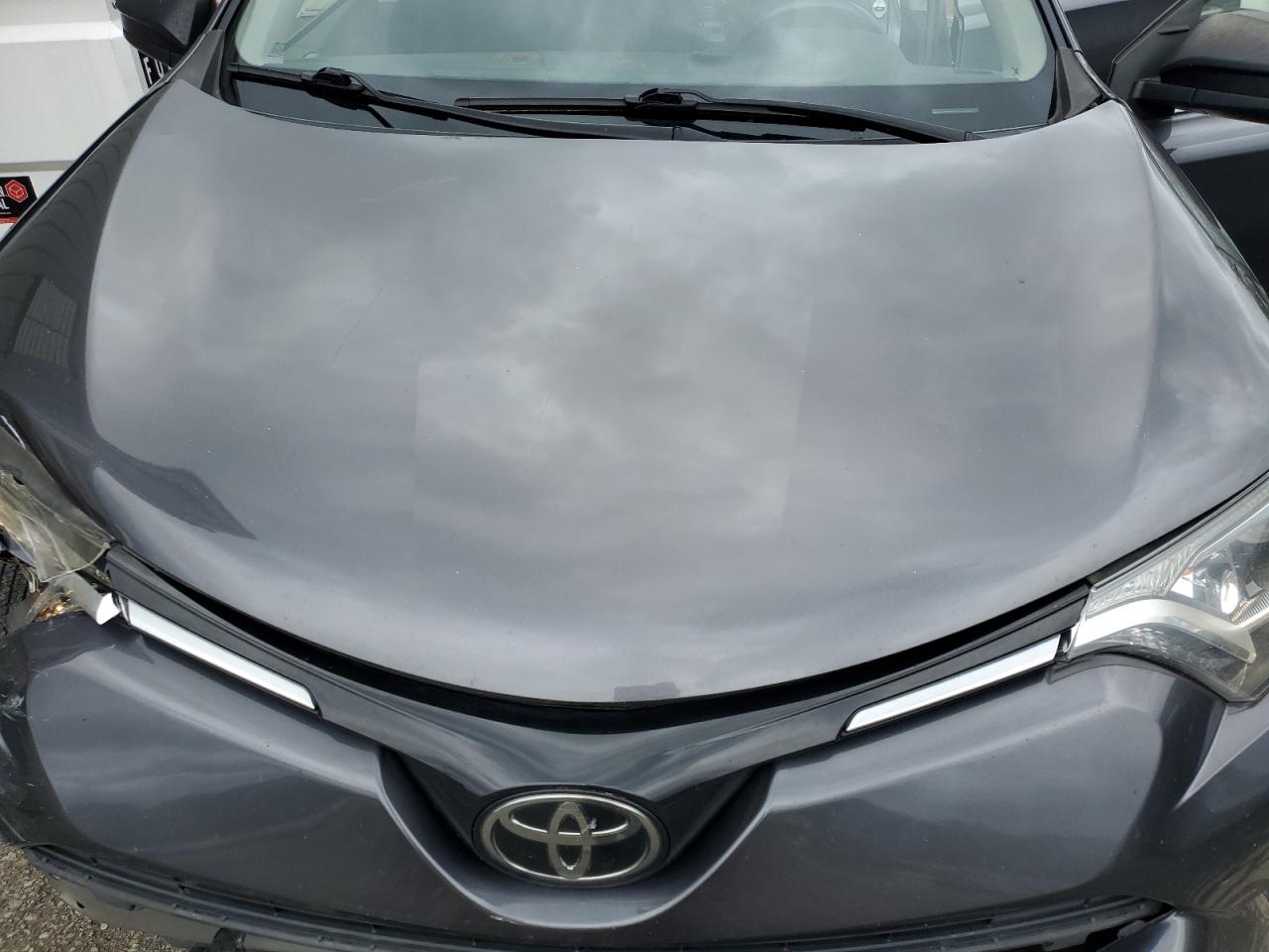 JTMZFREV4JJ739074 2018 Toyota Rav4 Le