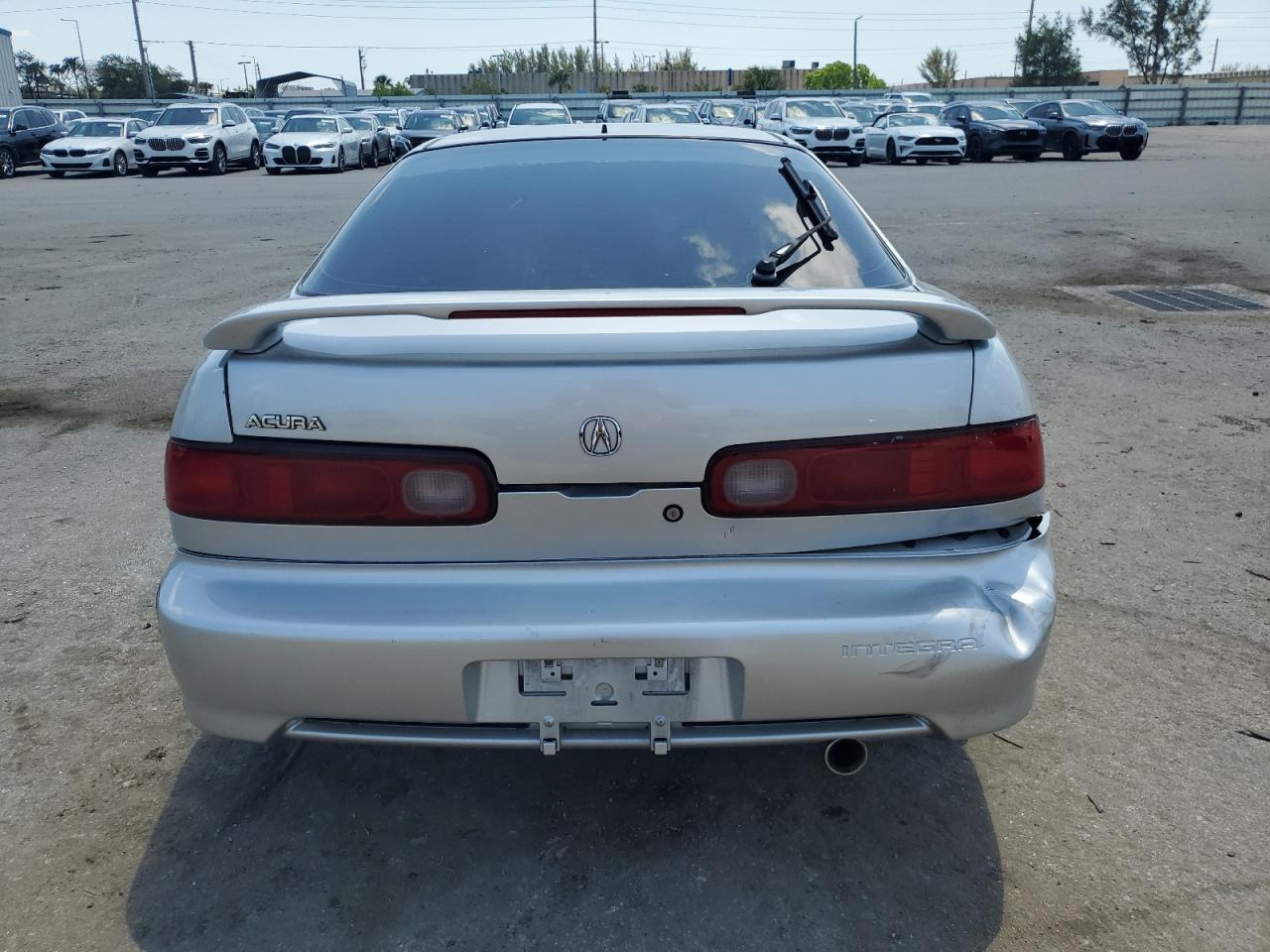 JH4DC4468YS012443 2000 Acura Integra Gs