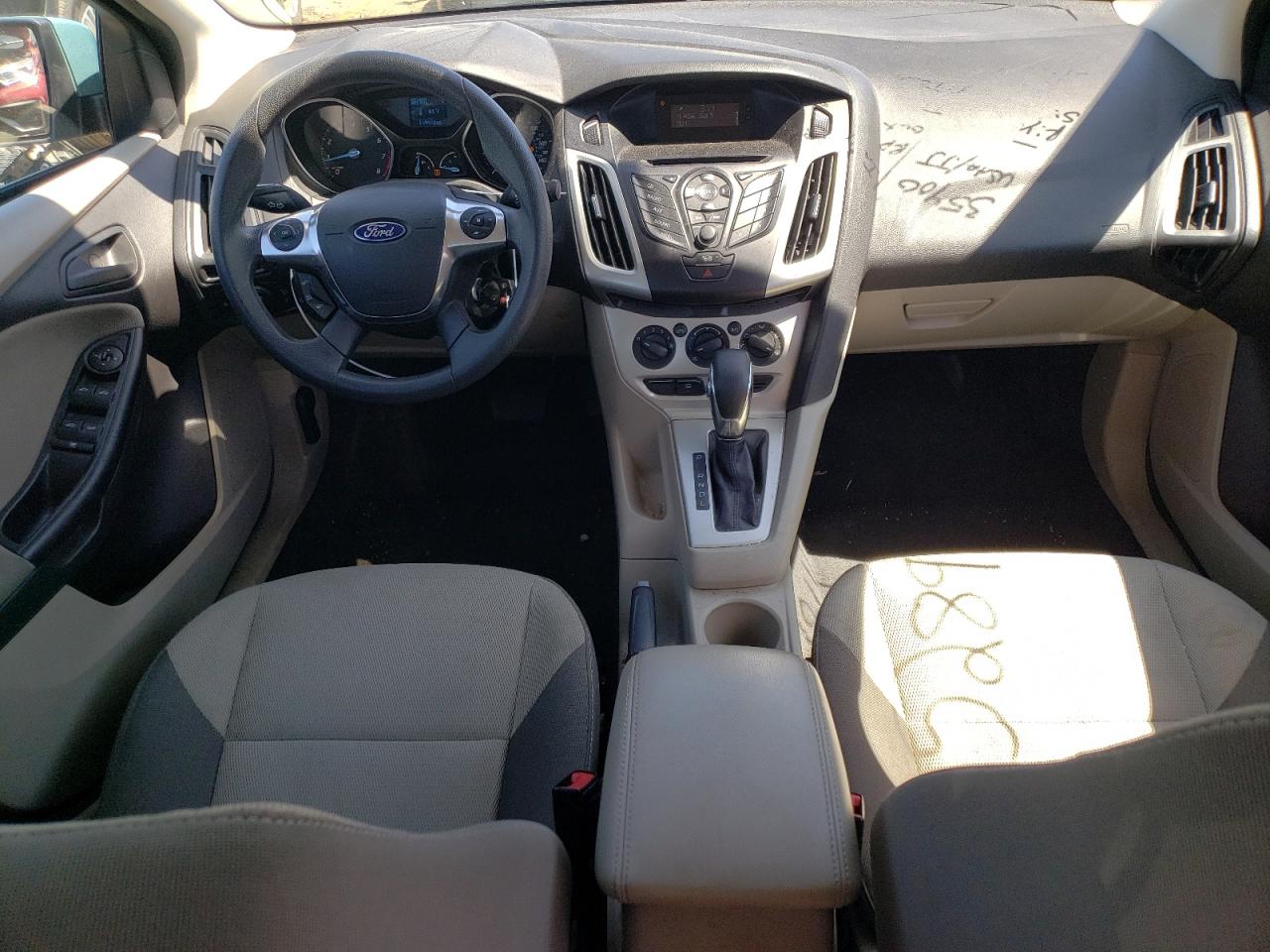 1FAHP3F28CL320359 2012 Ford Focus Se