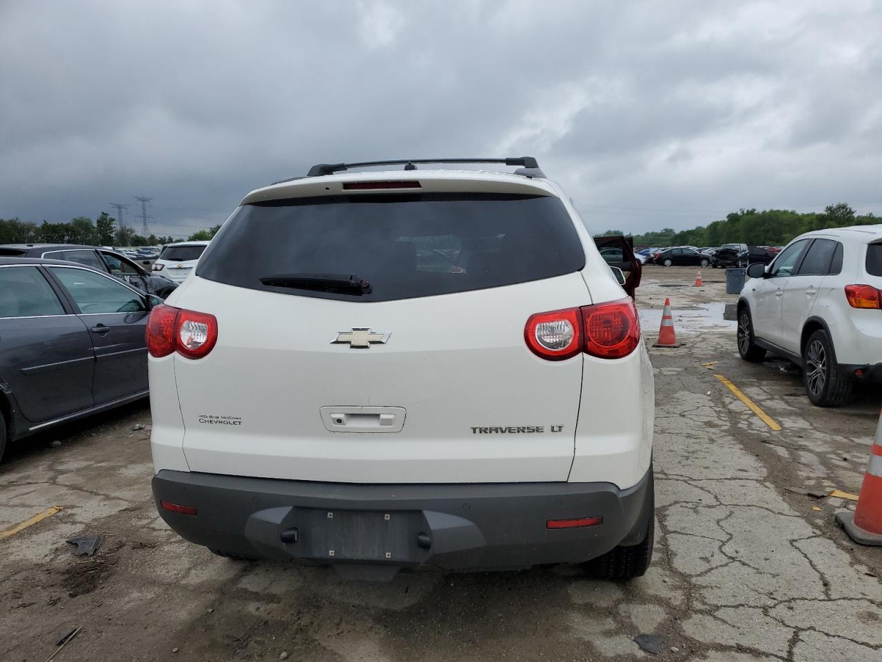 1GNKRJED6BJ144690 2011 Chevrolet Traverse Lt