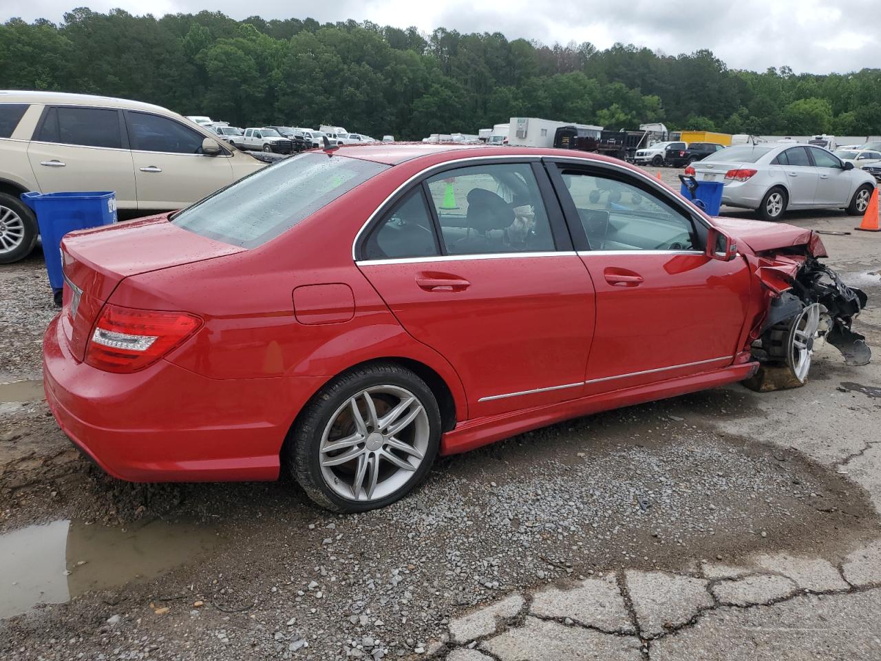 2013 Mercedes-Benz C 250 vin: WDDGF4HB3DR273208