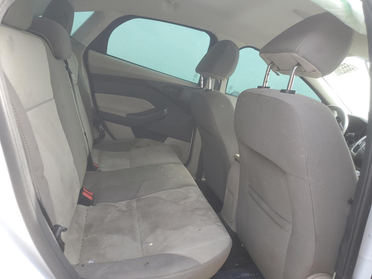 1FAHP3F23CL431370 2012 Ford Focus Se