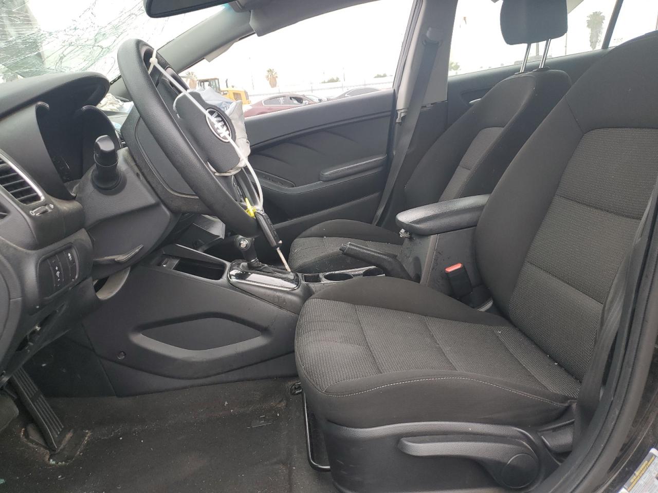 KNAFK5A82H5676094 2017 Kia Forte Lx