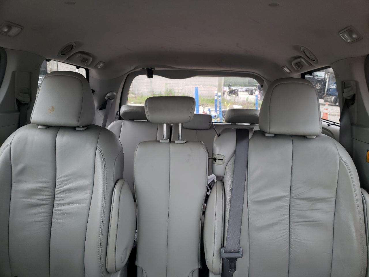 5TDYK3DC5BS046216 2011 Toyota Sienna Xle