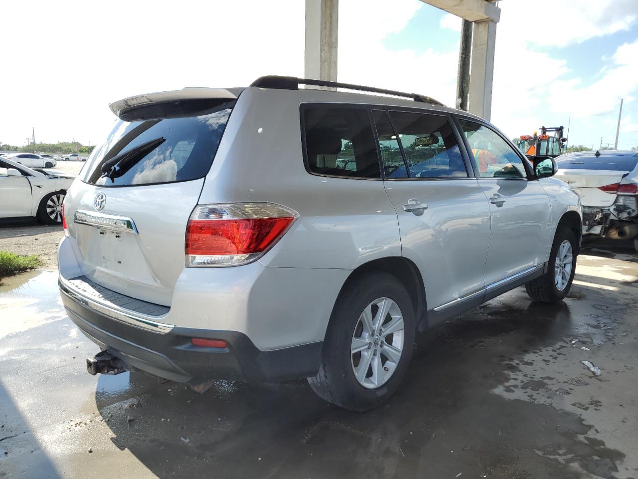 5TDBK3EH3CS137065 2012 Toyota Highlander Base