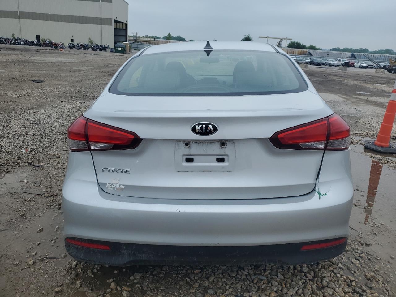 3KPFK4A73HE134883 2017 Kia Forte Lx