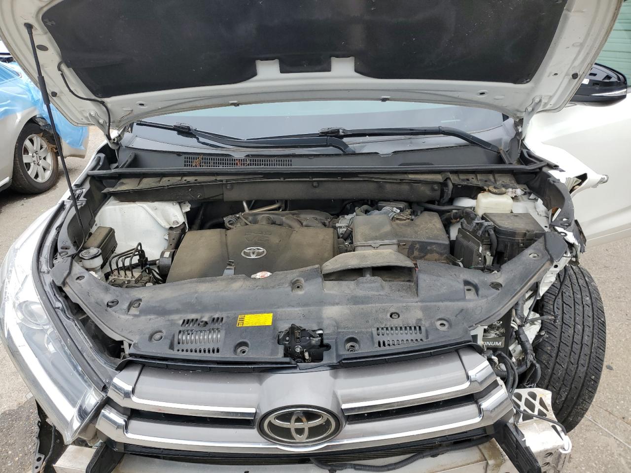 5TDDZRFH7JS867418 2018 Toyota Highlander Limited