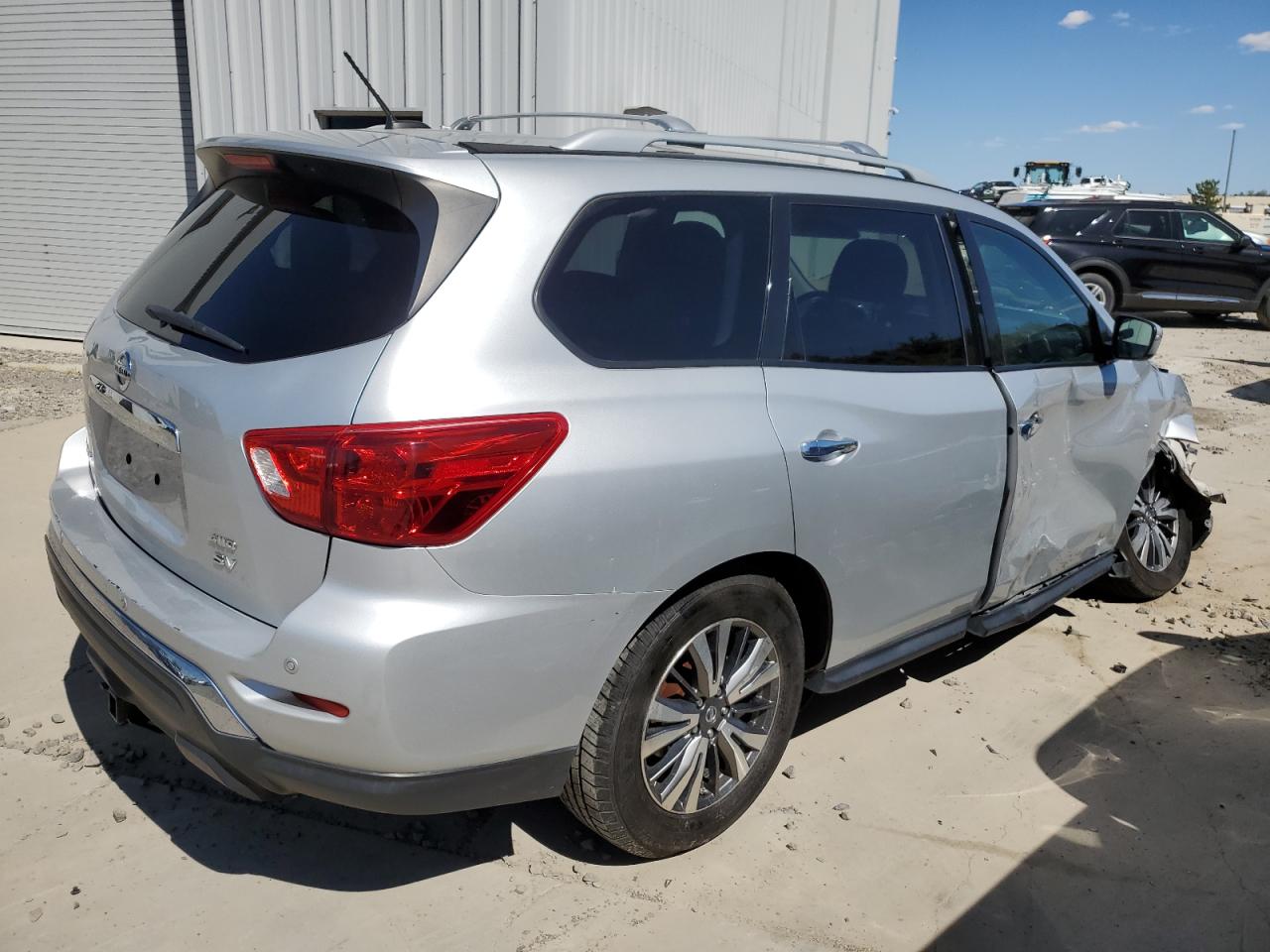 2018 Nissan Pathfinder S vin: 5N1DR2MM9JC615741