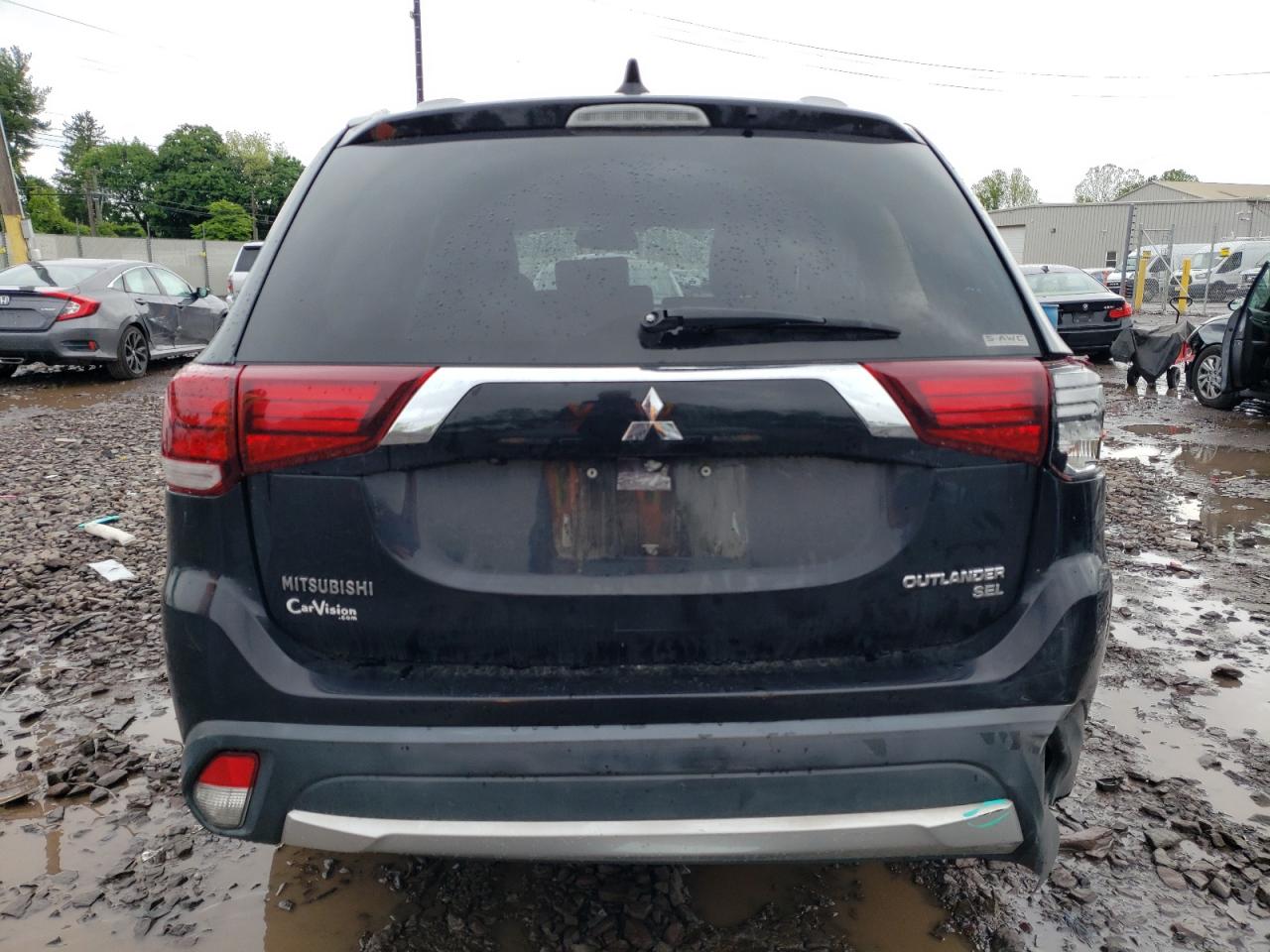 JA4AZ3A37JZ013369 2018 Mitsubishi Outlander Se