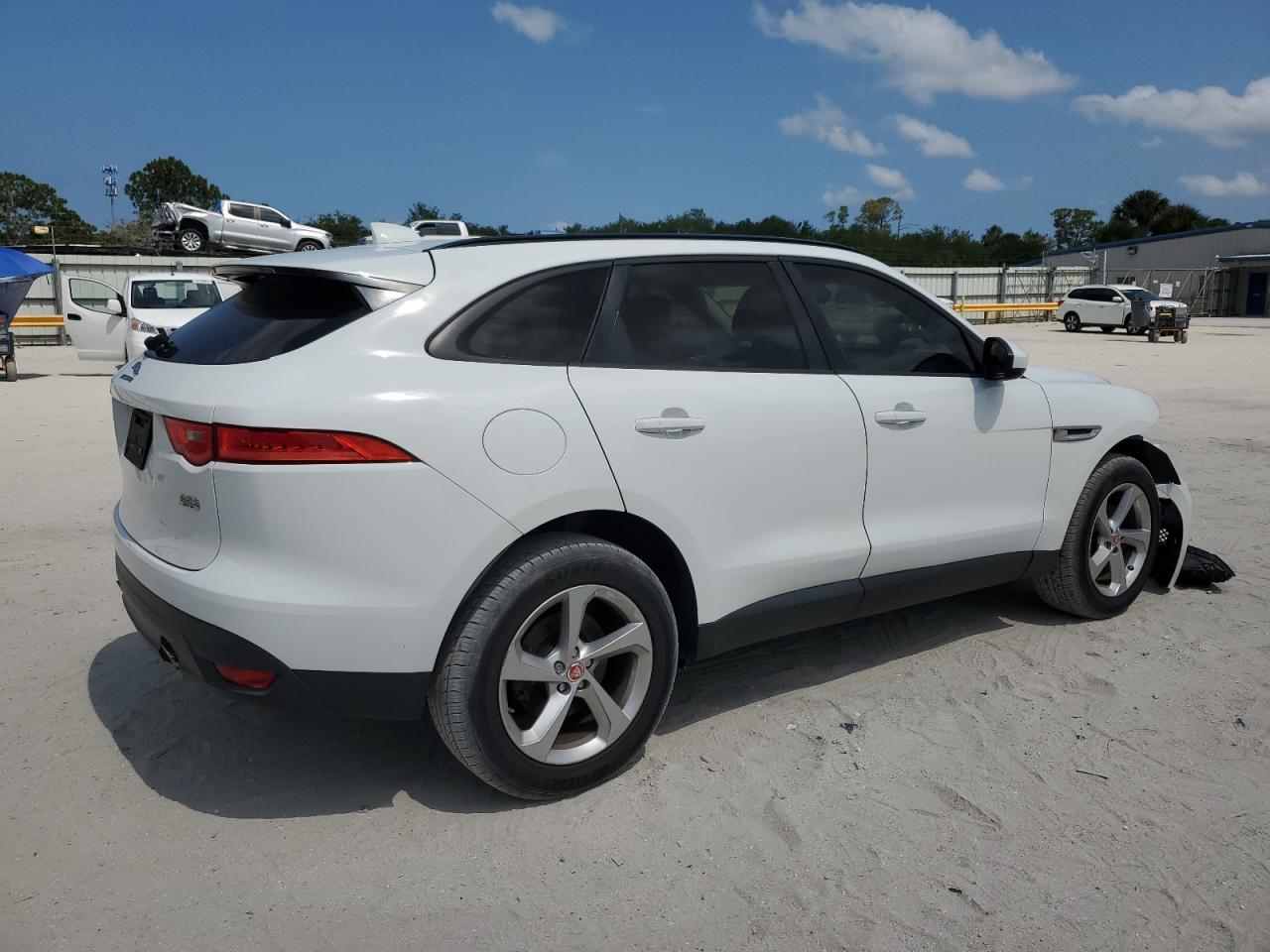 SADCJ2FXXJA266684 2018 Jaguar F-Pace Premium