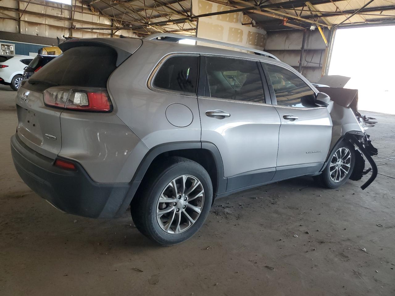 1C4PJLLNXKD164176 2019 Jeep Cherokee Latitude Plus