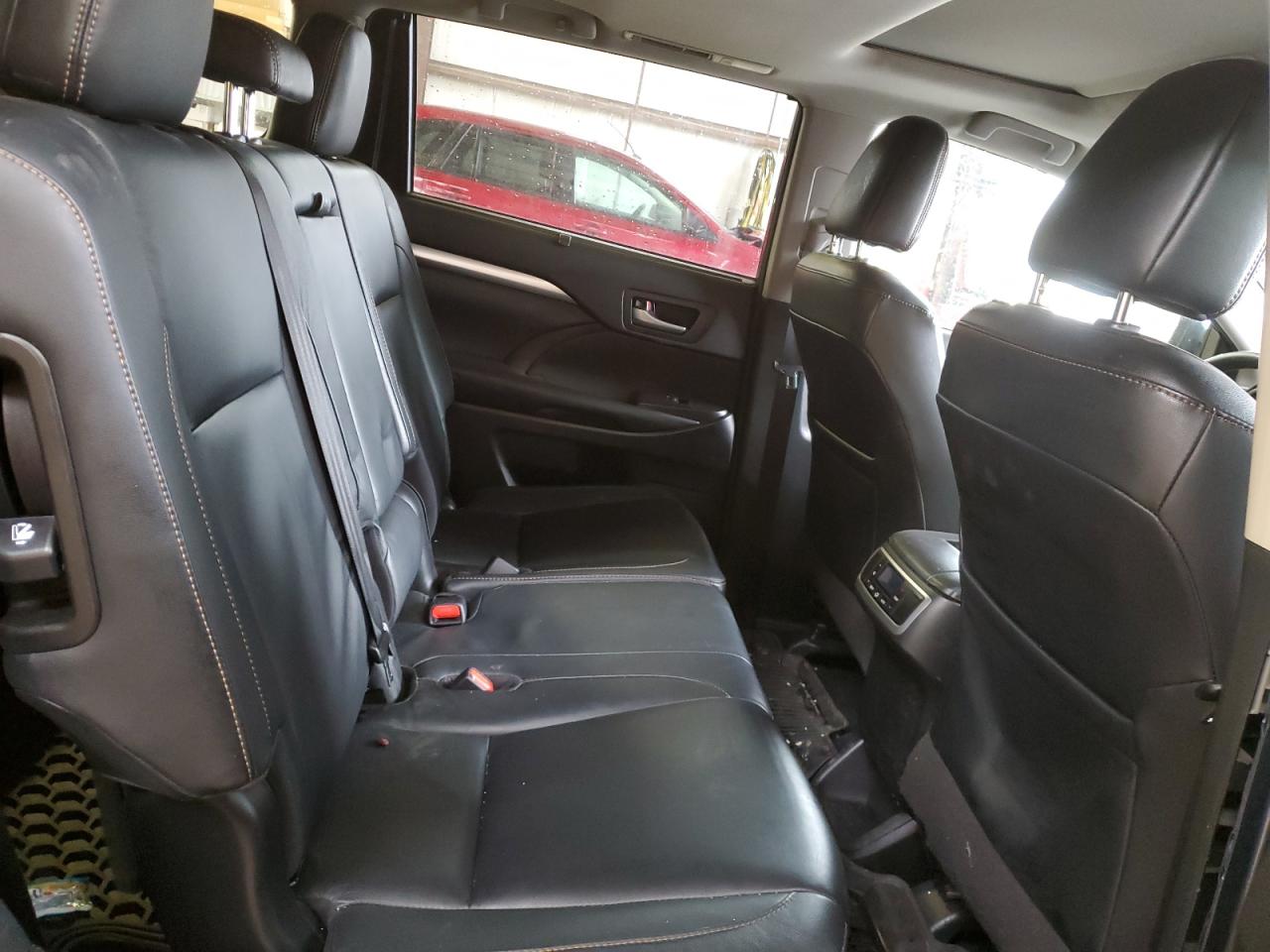 5TDJZRFH6JS863475 2018 Toyota Highlander Se