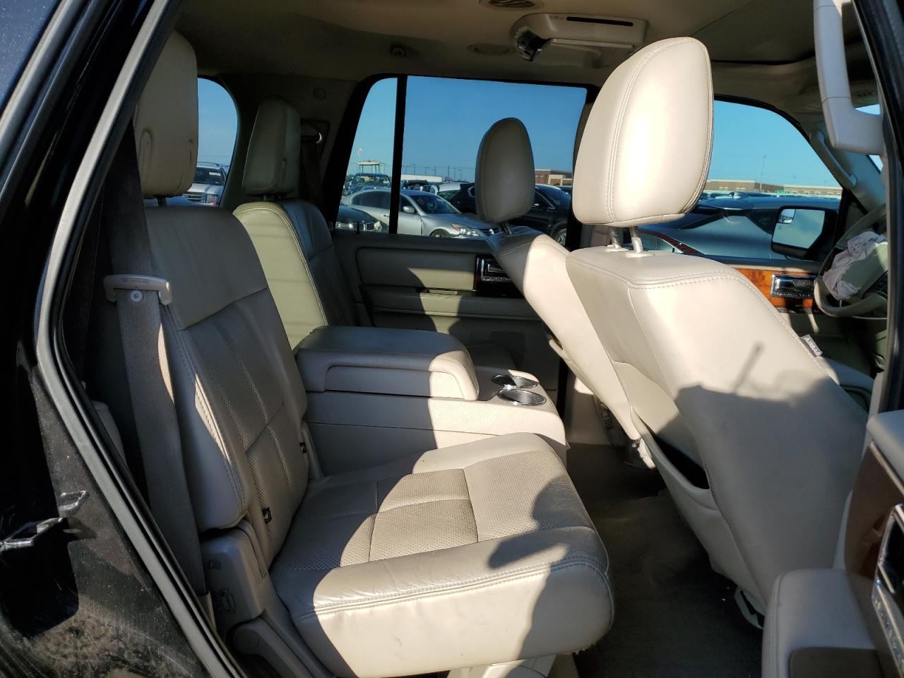 2014 Lincoln Navigator vin: 5LMJJ2J53EEL00366