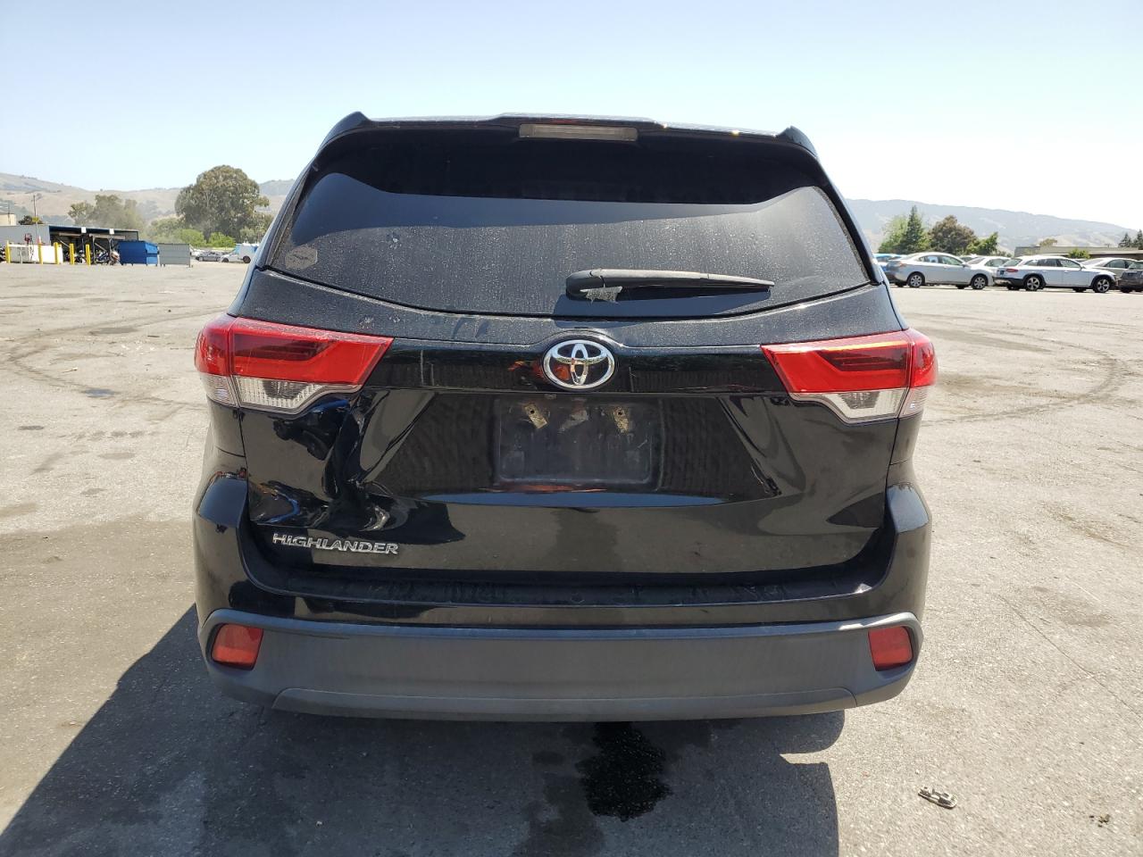 5TDZZRFH5KS309543 2019 Toyota Highlander Le