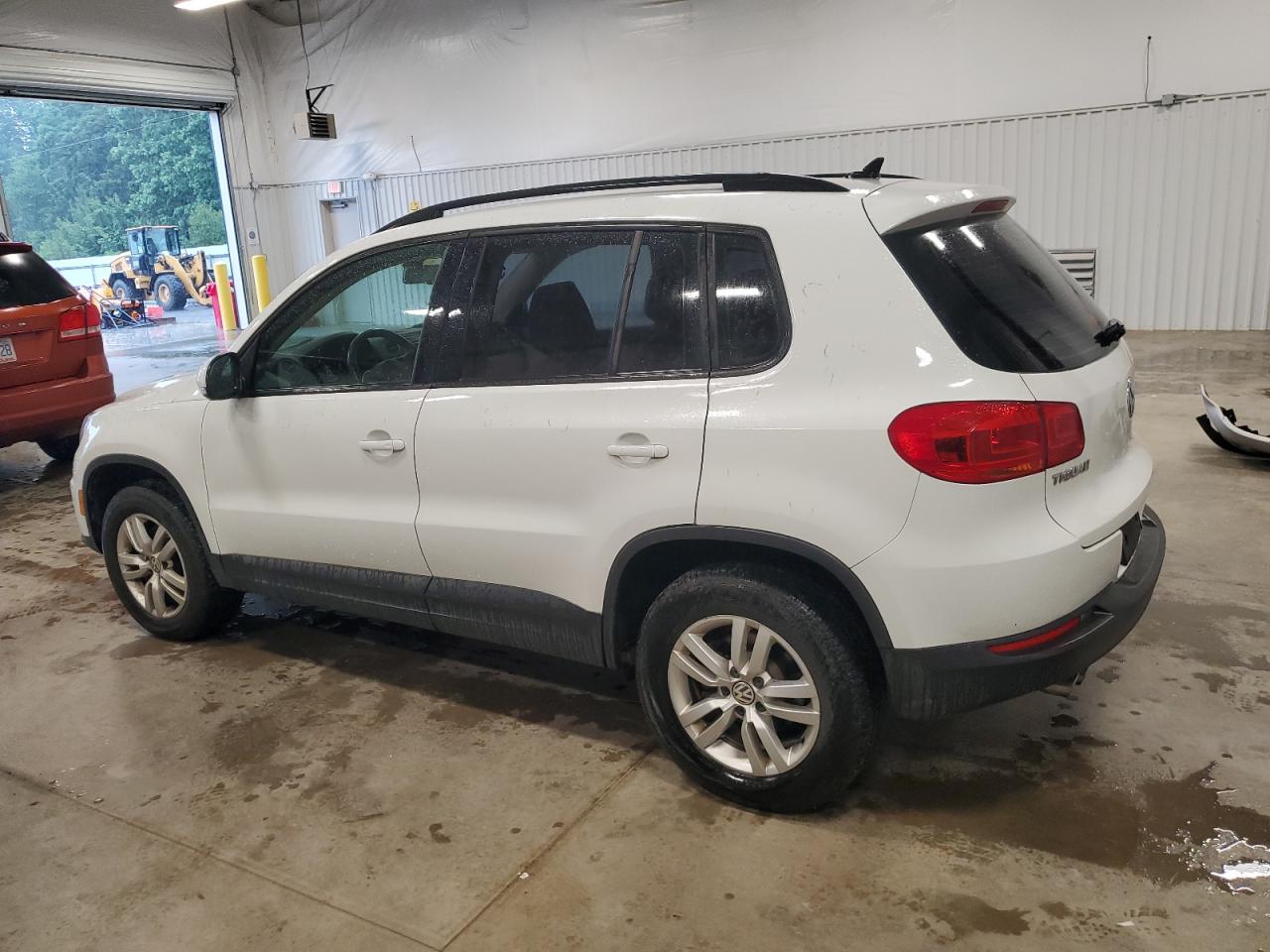 WVGAV7AX4HW500242 2017 Volkswagen Tiguan S