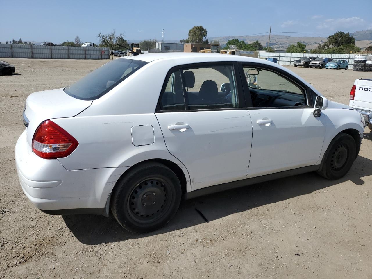 3N1BC1AP3AL411983 2010 Nissan Versa S