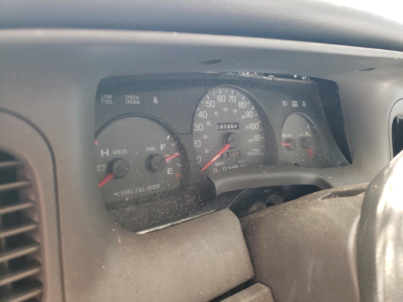 2MEFM74W75X618686 2005 Mercury Grand Marquis Gs